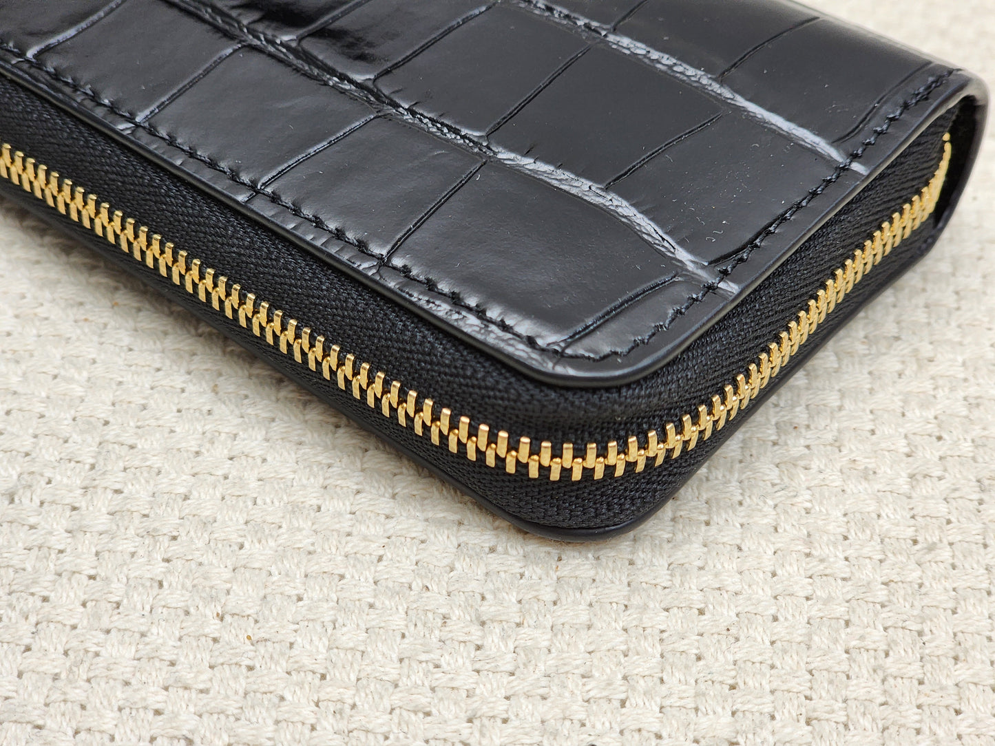 Chanel Black Croc Embossed Zippy Card Holder (GHW)