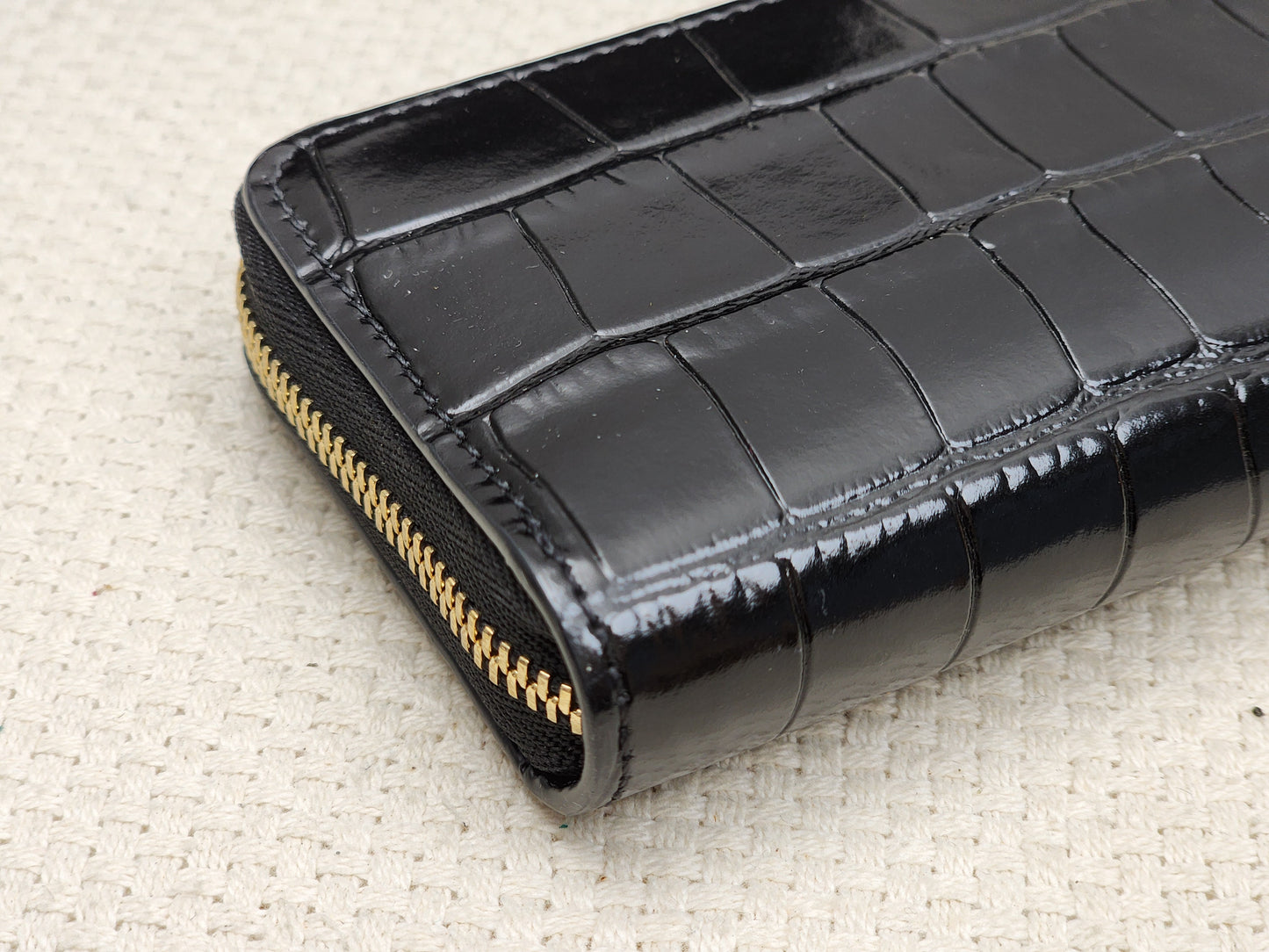 Chanel Black Croc Embossed Zippy Card Holder (GHW)