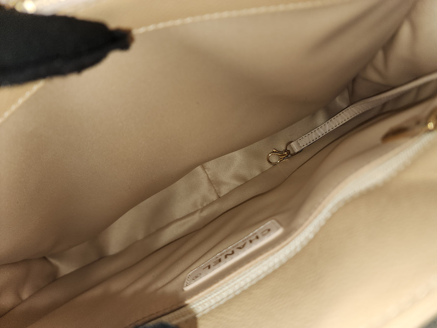 Chanel Beige Caviar GST (GHW)