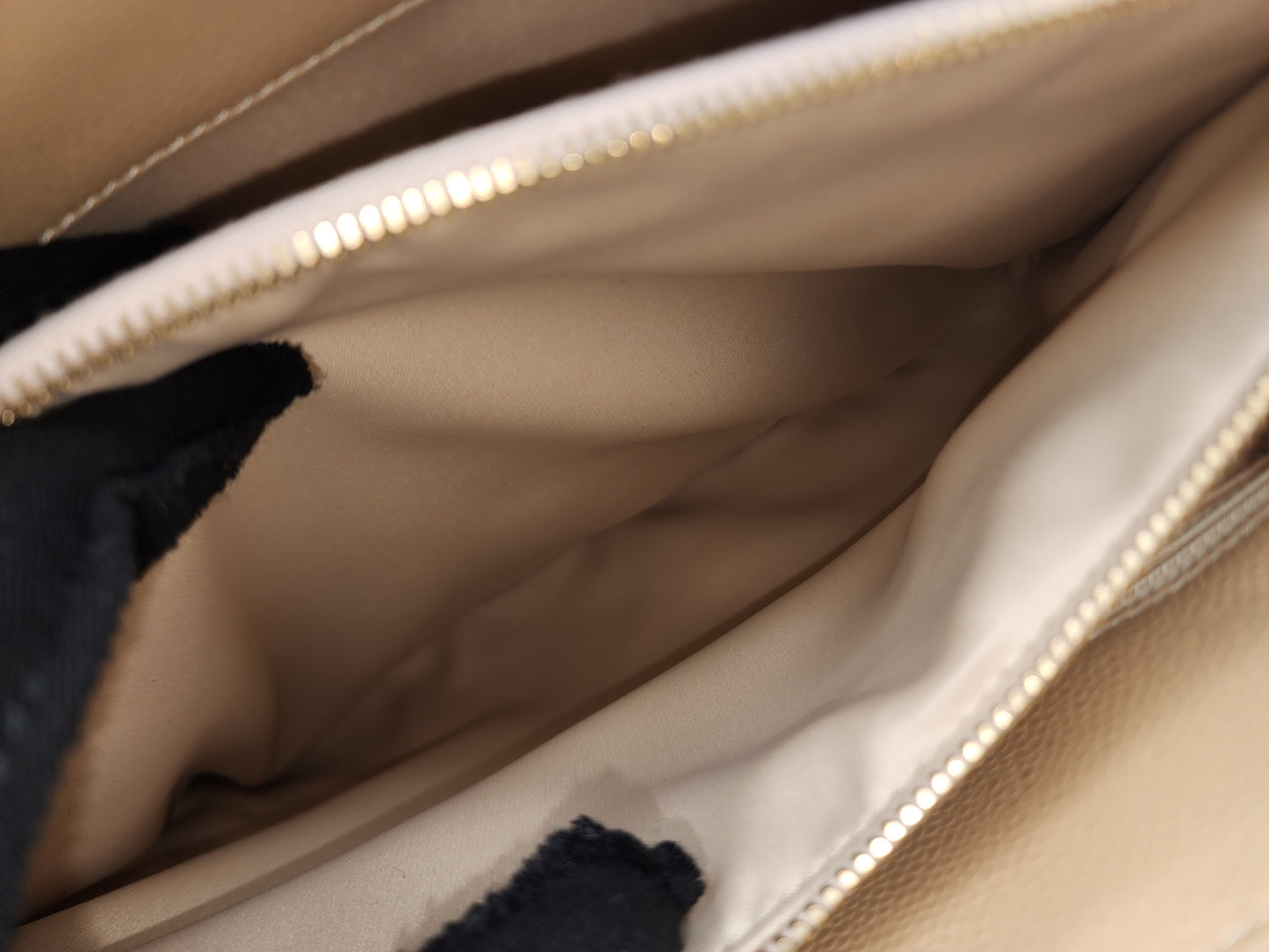 Chanel Beige Caviar GST (GHW)