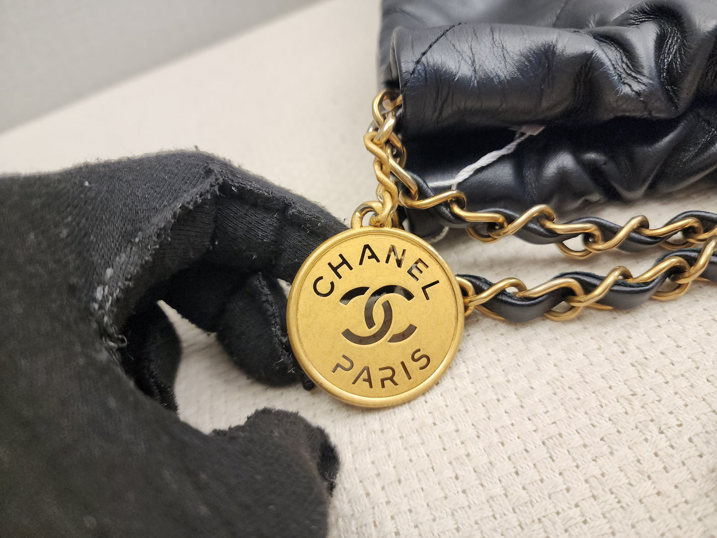 Chanel Black Calfskin Small 22 (GHW)