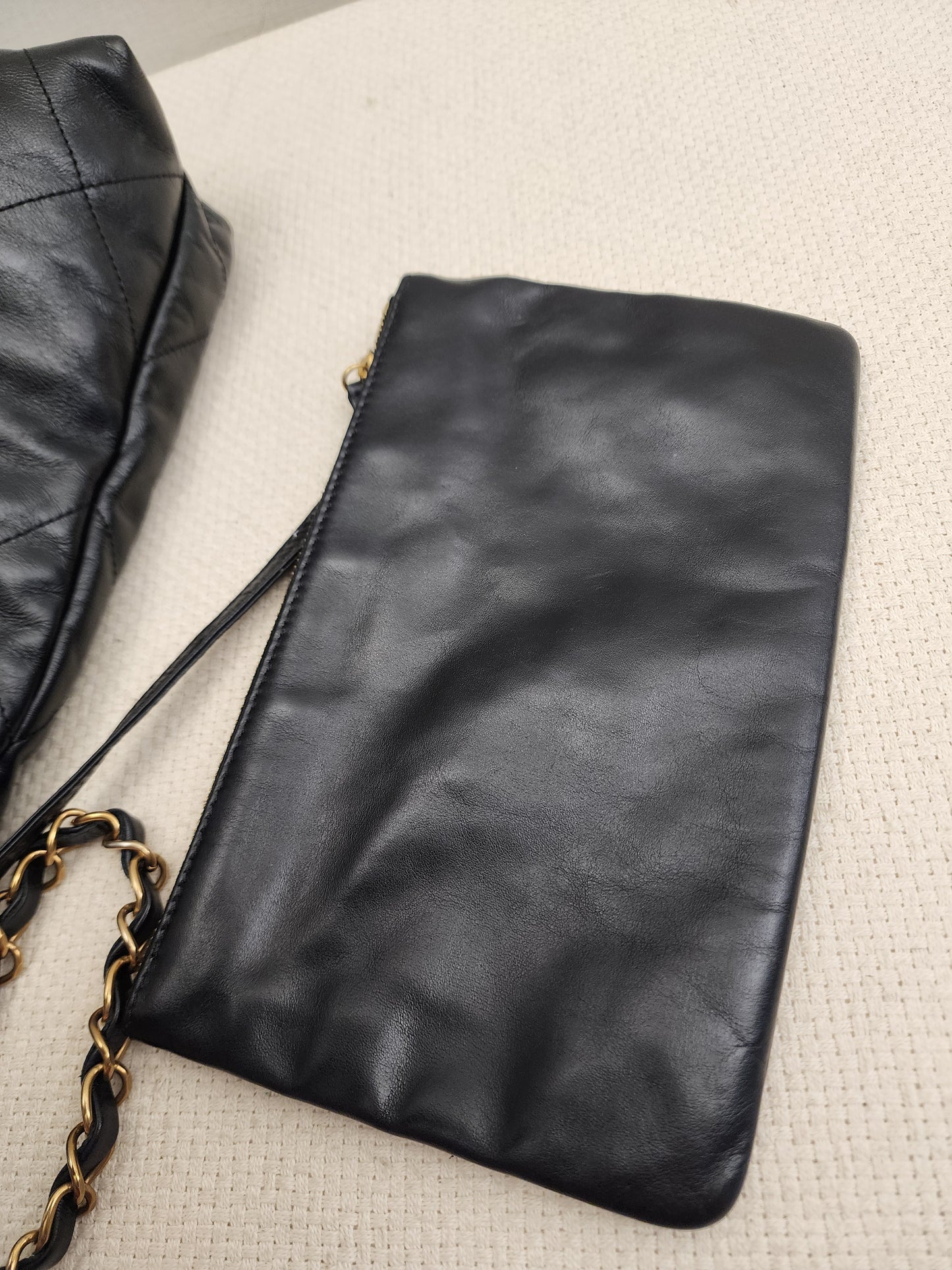 Chanel Black Calfskin Small 22 (GHW)