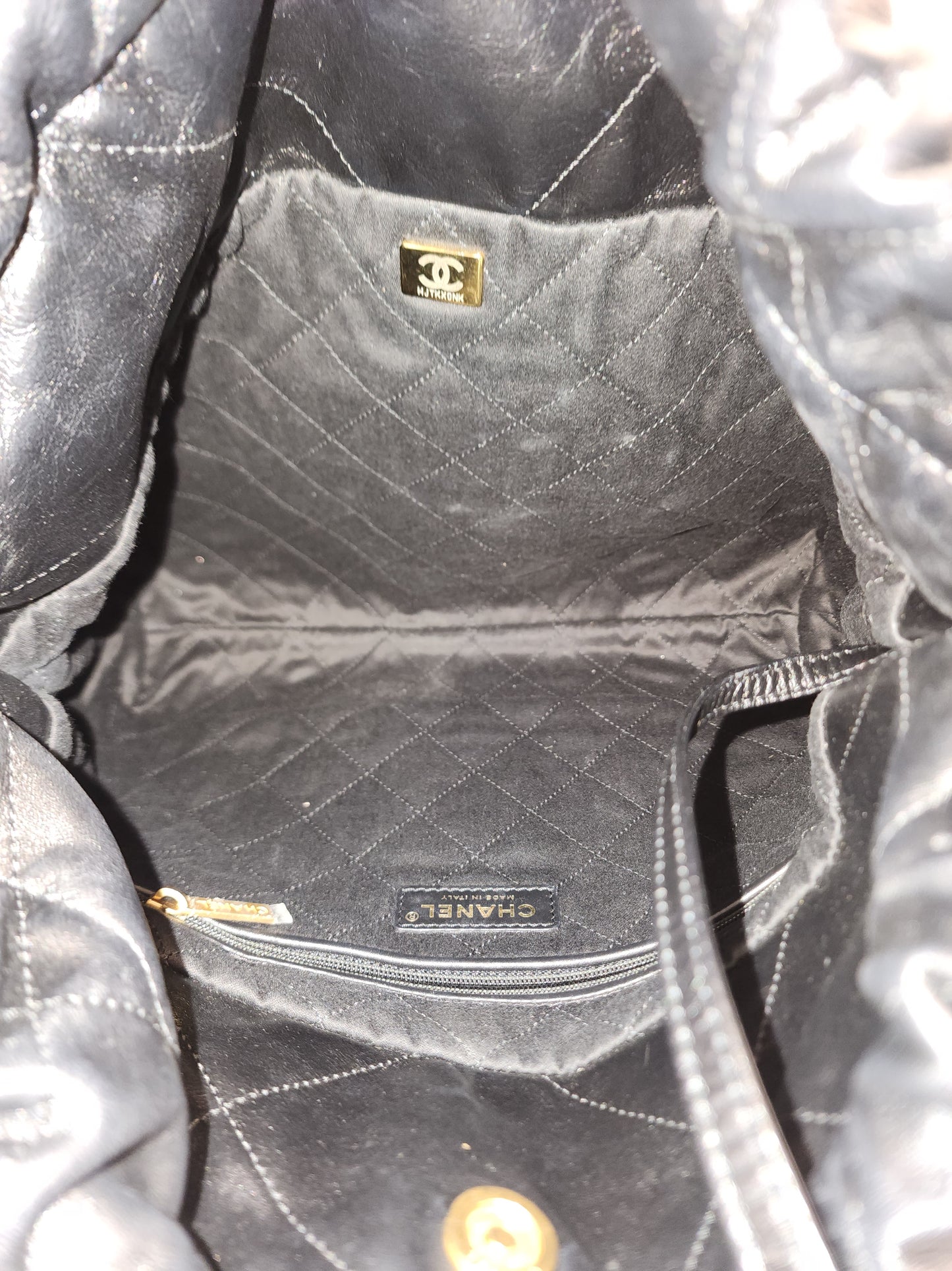 Chanel Black Calfskin Small 22 (GHW)