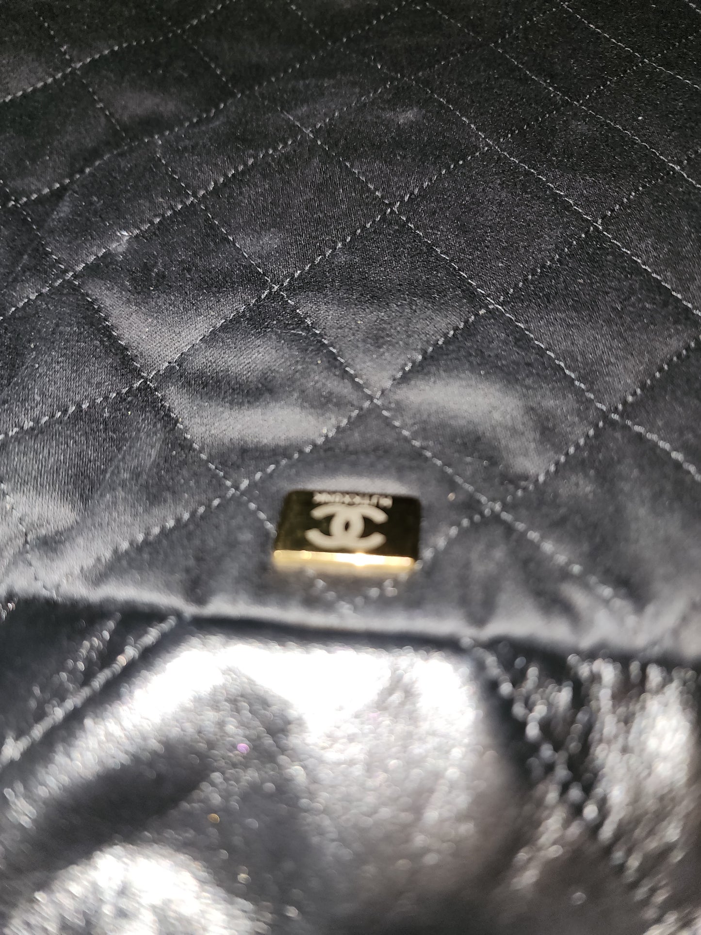 Chanel Black Calfskin Small 22 (GHW)