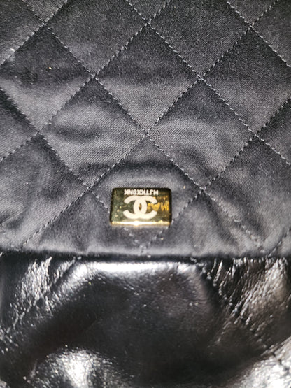 Chanel Black Calfskin Small 22 (GHW)