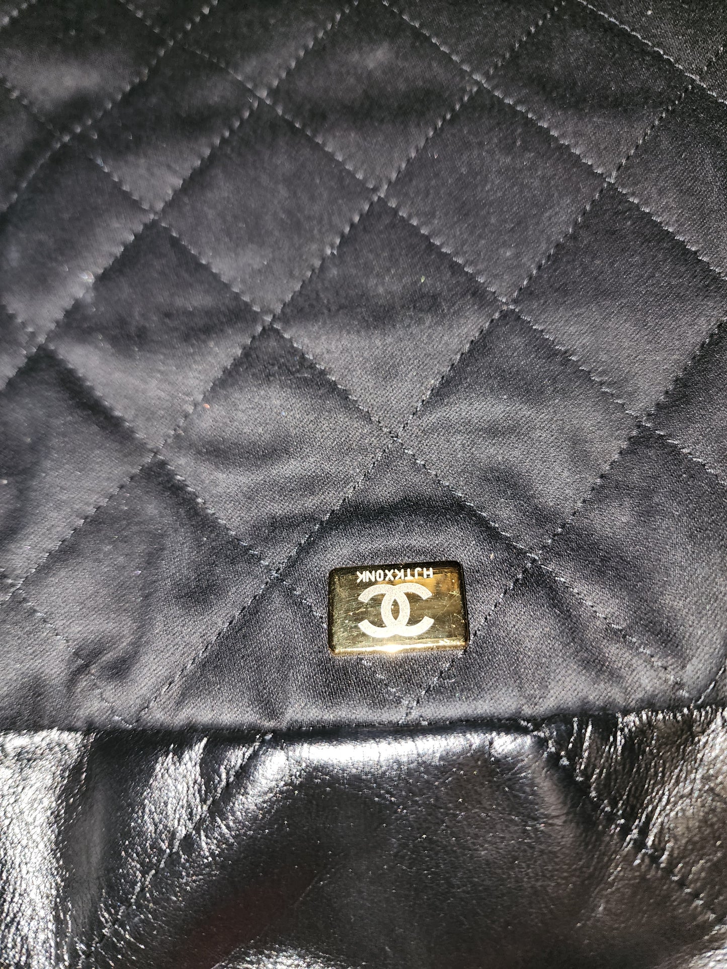 Chanel Black Calfskin Small 22 (GHW)