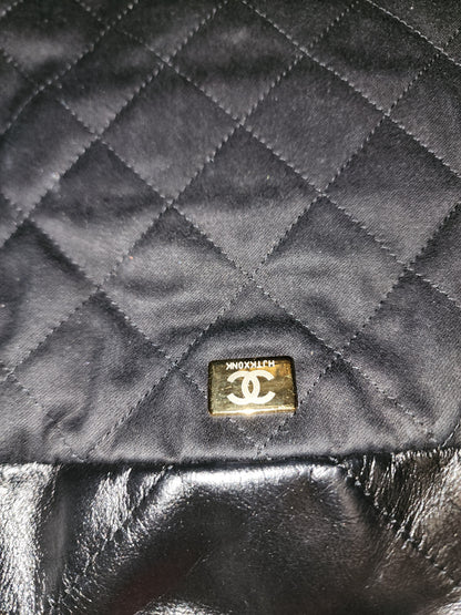 Chanel Black Calfskin Small 22 (GHW)