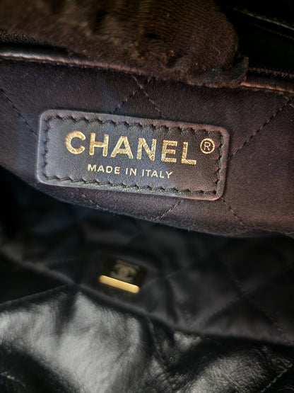 Chanel Black Calfskin Small 22 (GHW)
