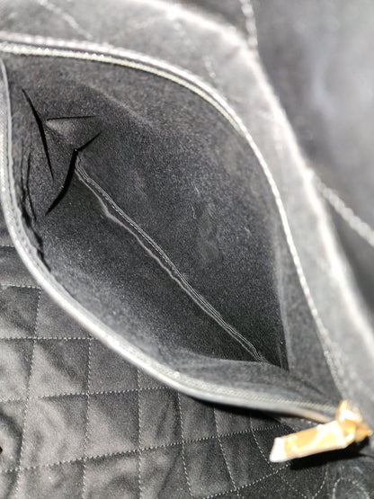 Chanel Black Calfskin Small 22 (GHW)