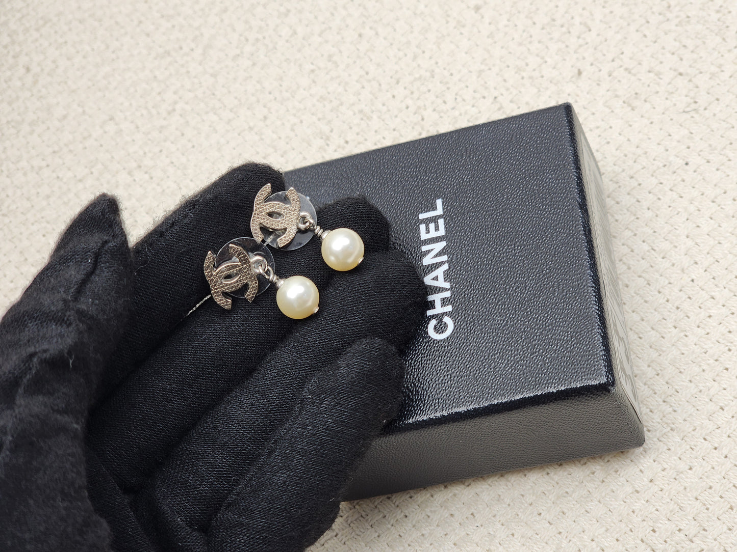 Chanel Silver Mini CC with Pearl Earrings