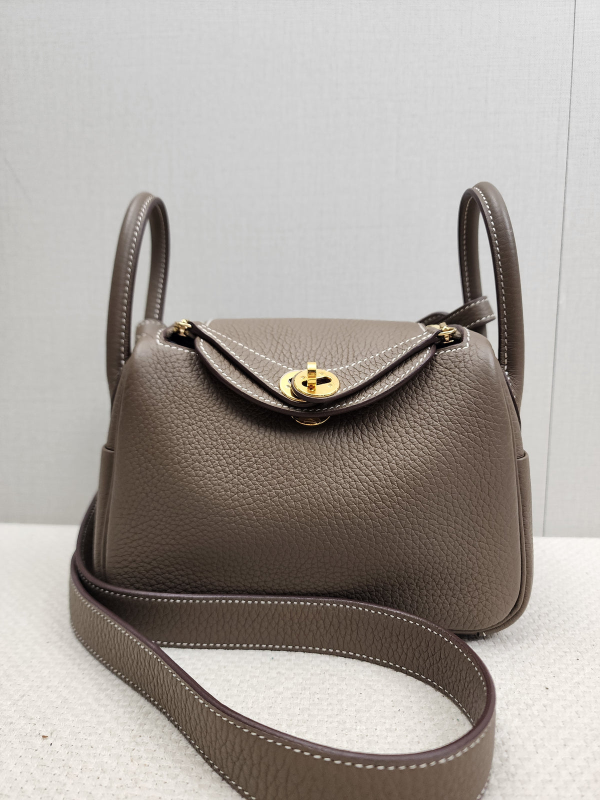 Hermes Etoupe Mini Lindy (GHW)