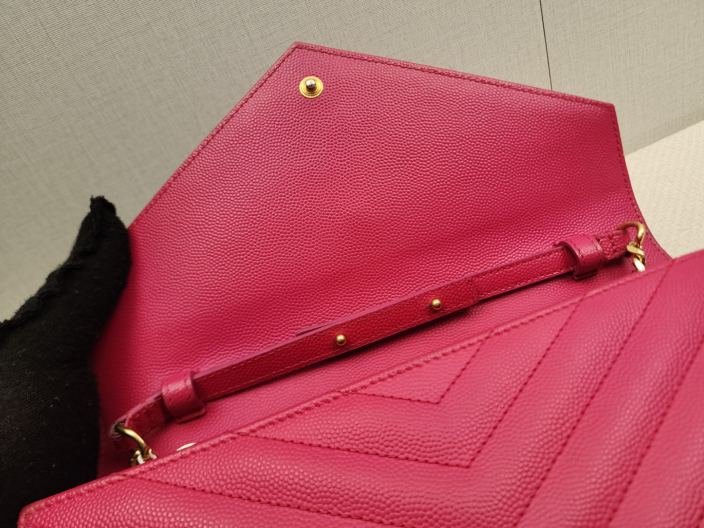 YSL Hot Pink Grain de Poudre Classic Cassandra WOC (GHW)