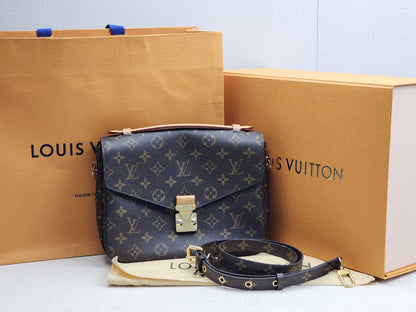 LV Monogram Metis