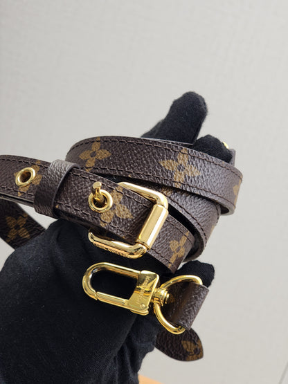 LV Monogram Metis