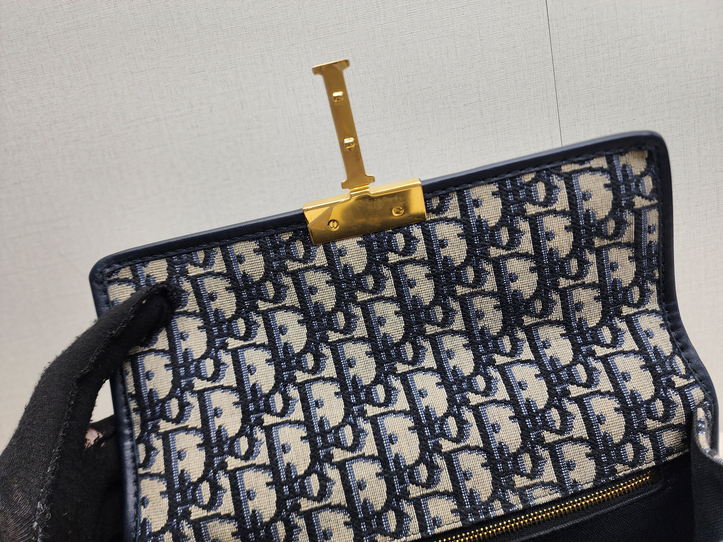 Dior Navy Oblique 30 Montaigne Chain Bag (GHW)