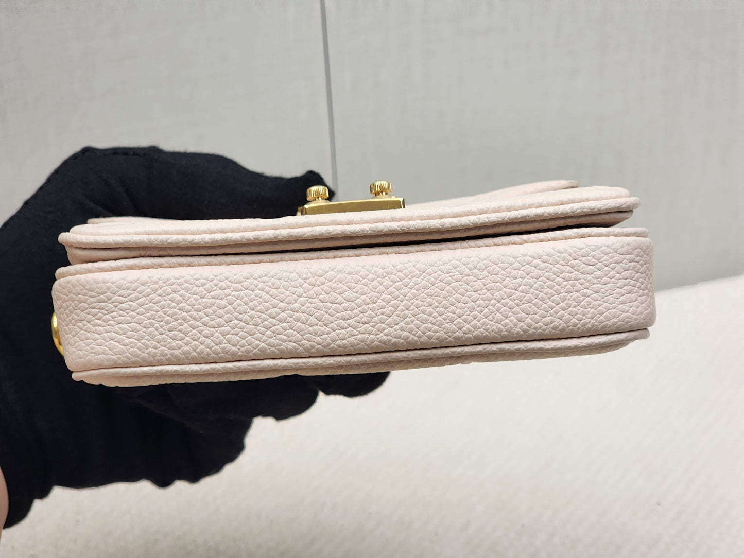 LV Creme Empreinte Micro Metis w Chain