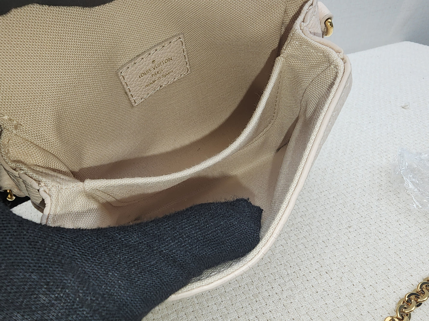 LV Creme Empreinte Micro Metis w Chain
