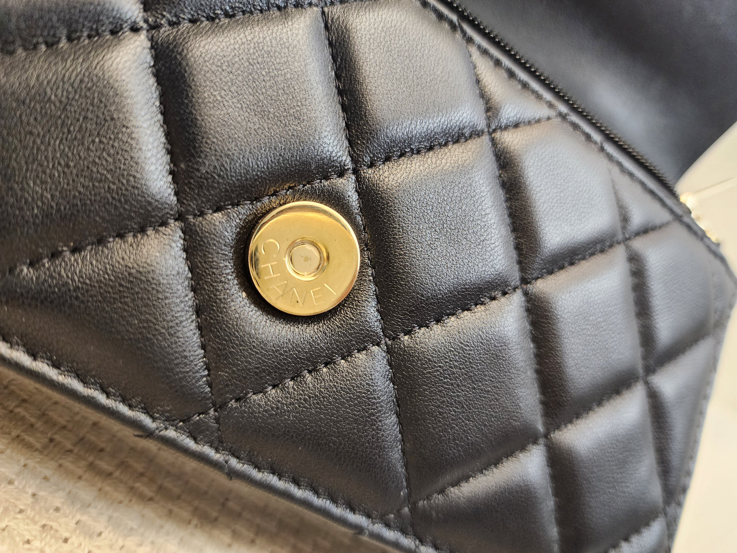 Chanel Black Lambskin Classic Phone Holder with Chain (LGHW)