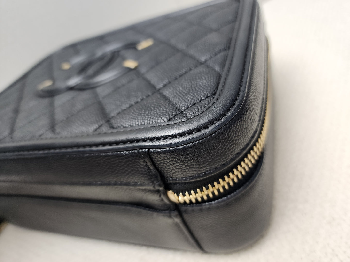 Chanel Black Caviar Medium Filigree (GHW)