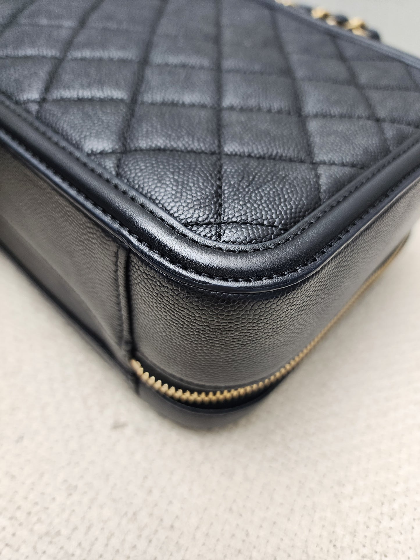Chanel Black Caviar Medium Filigree (GHW)