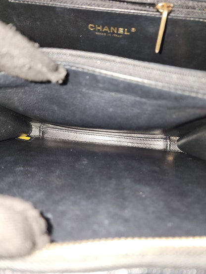 Chanel Black Caviar Medium Filigree (GHW)
