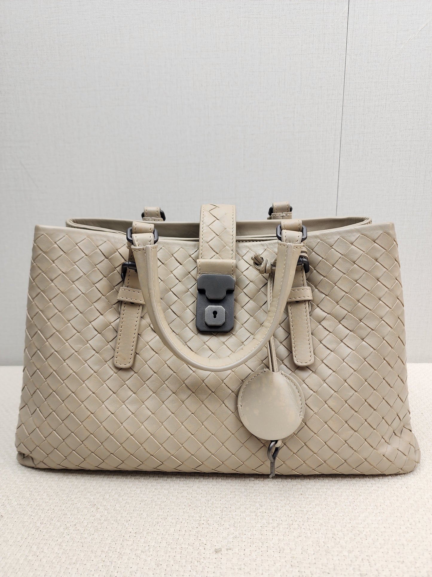 BV Light Grey Intrecciato Roma Bag