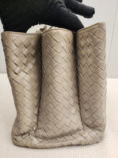 BV Light Grey Intrecciato Roma Bag