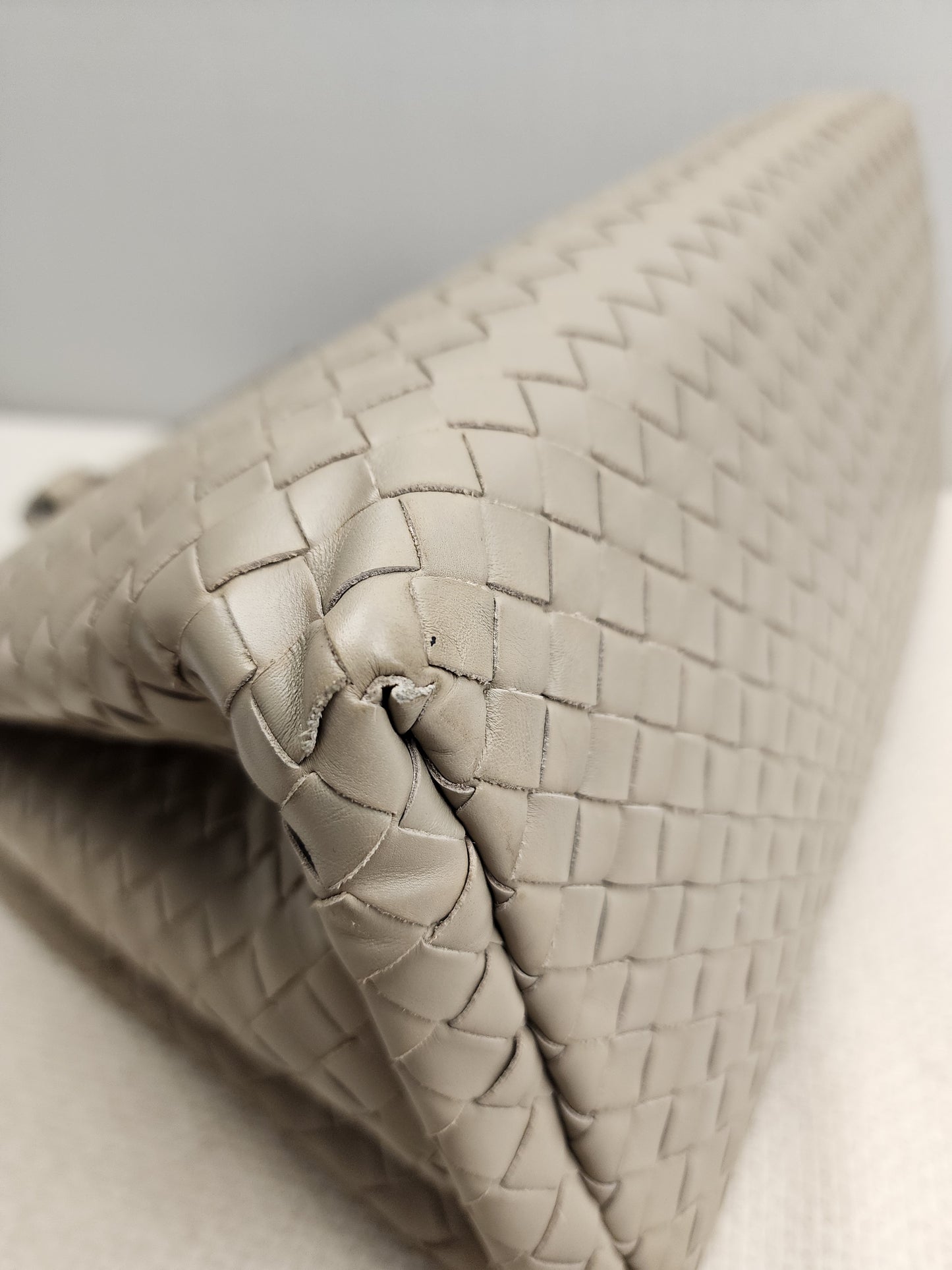 BV Light Grey Intrecciato Roma Bag