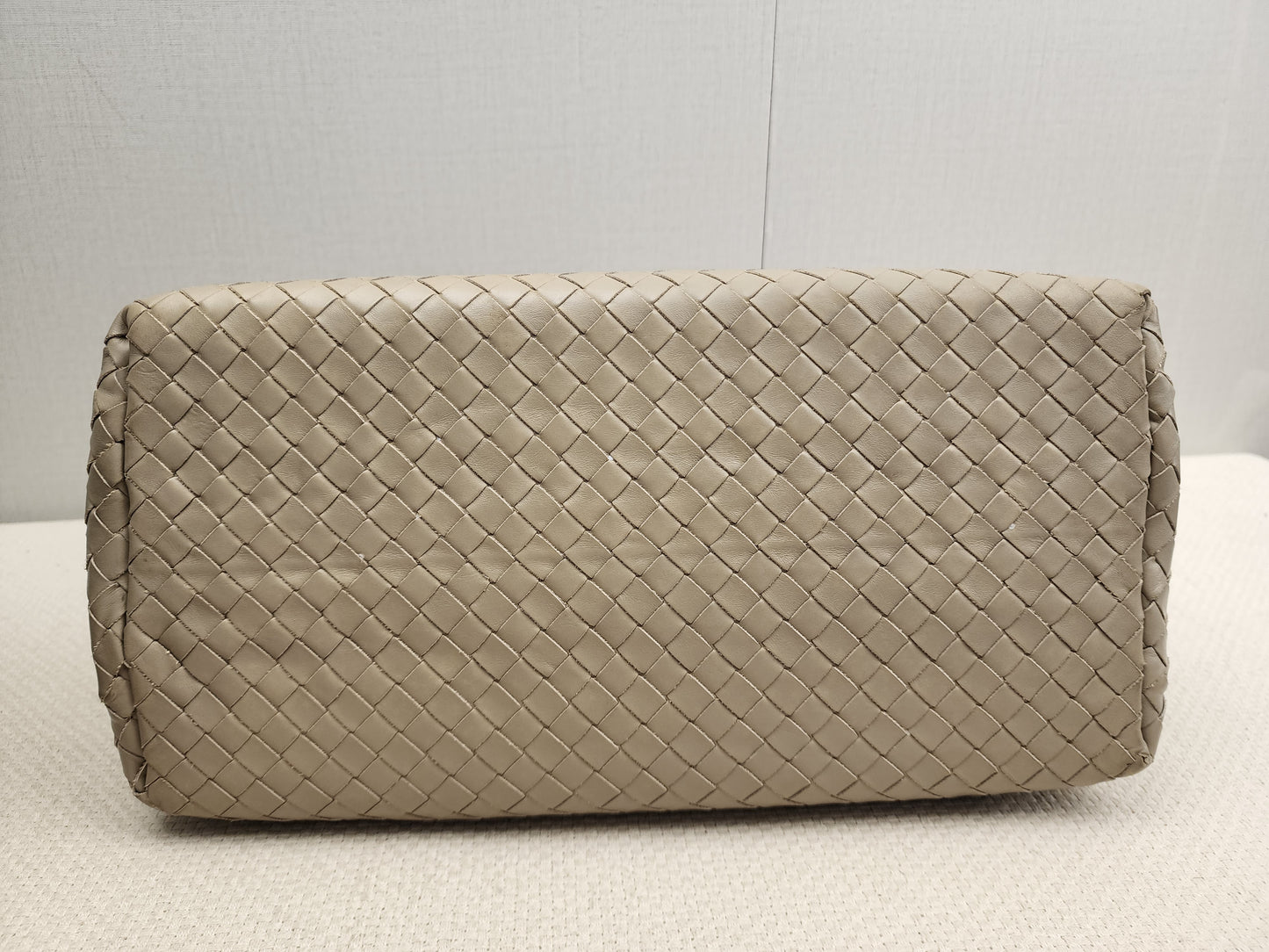 BV Light Grey Intrecciato Roma Bag