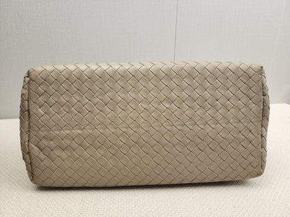 BV Light Grey Intrecciato Roma Bag