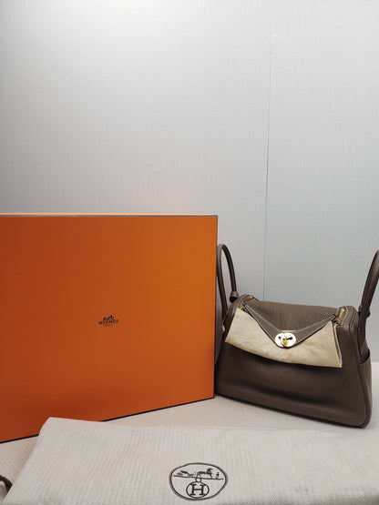 Hermes Etoupe Lindy 26 (GHW)