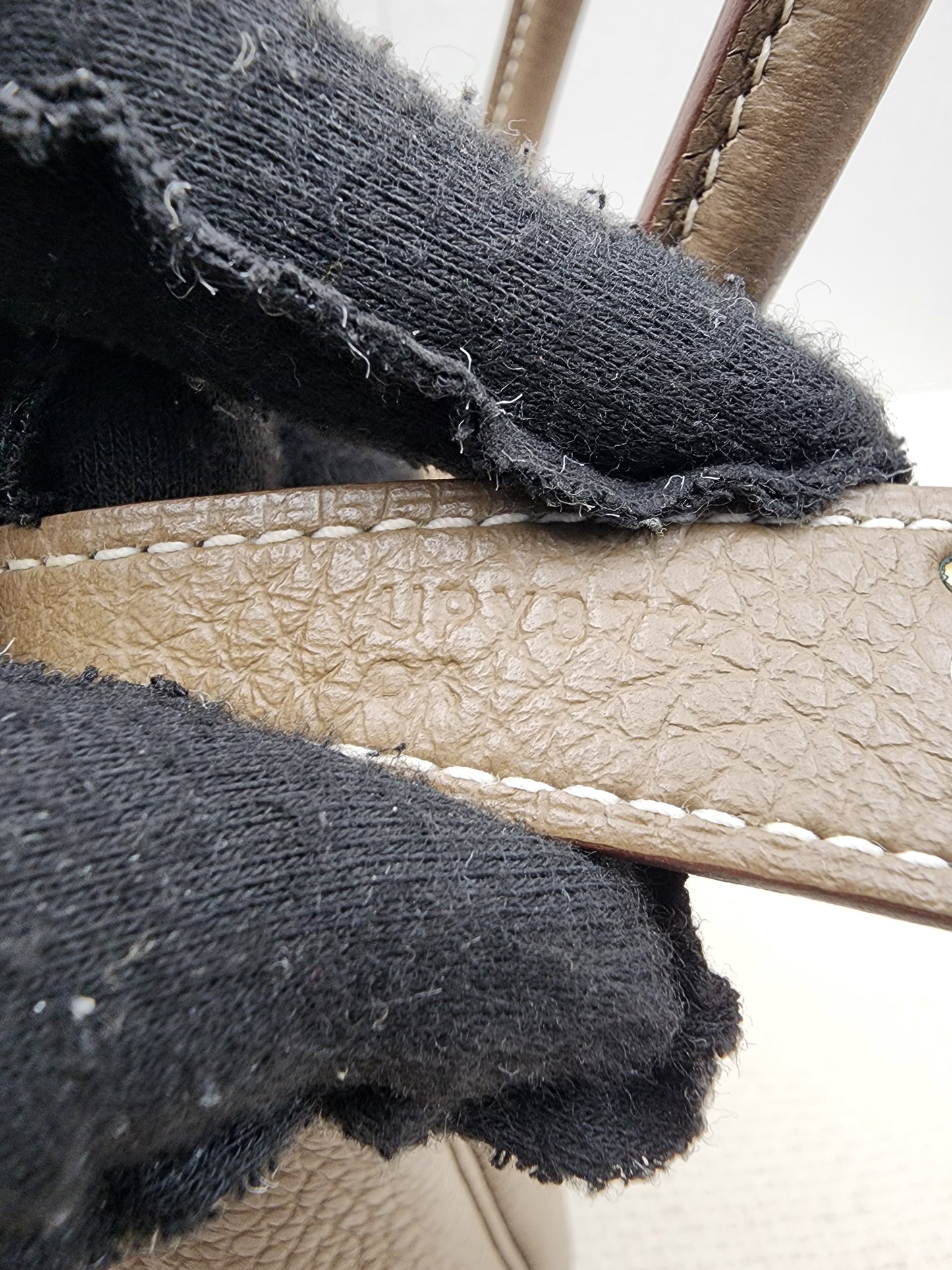Hermes Etoupe Lindy 26 (GHW)