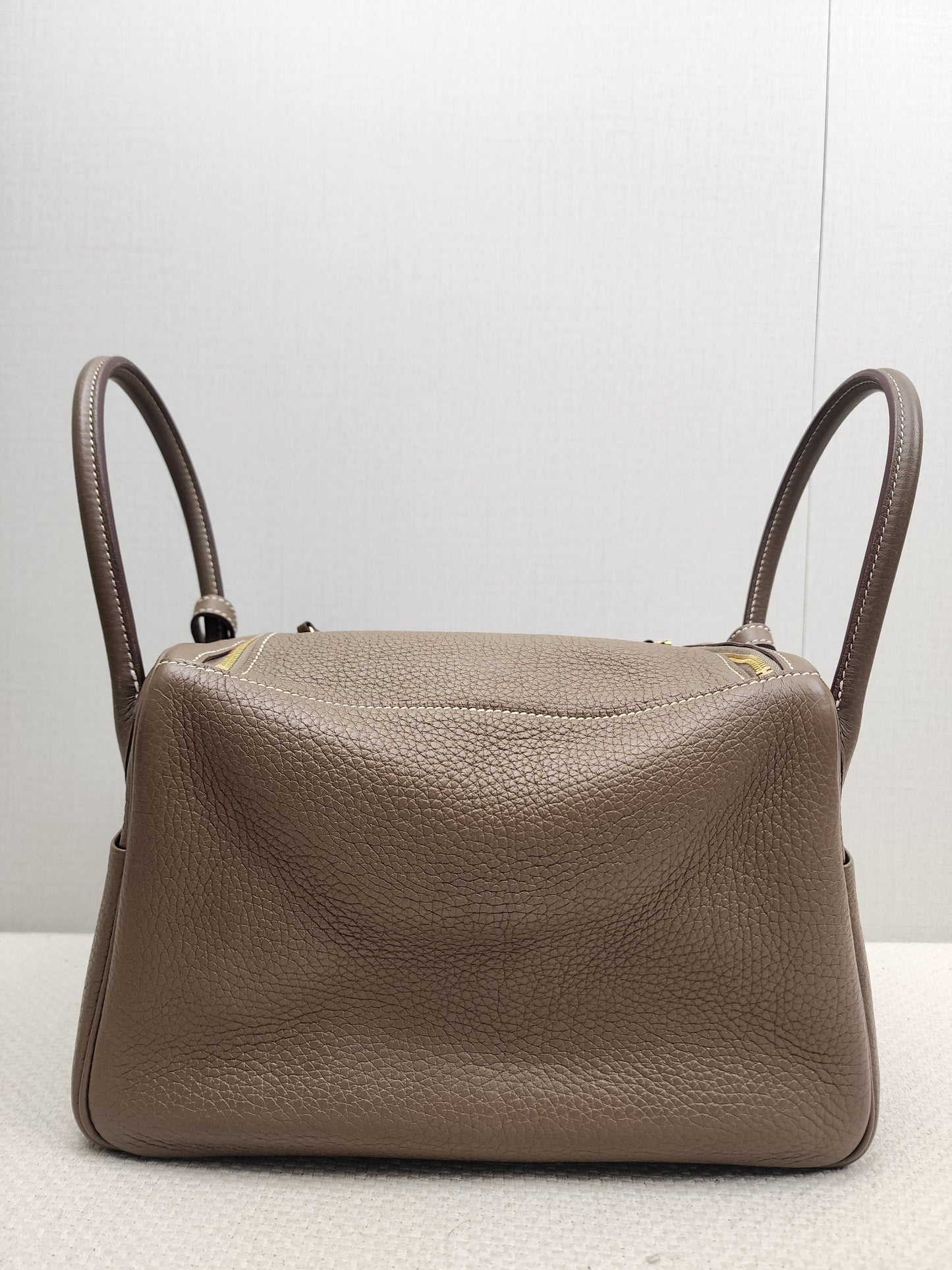 Hermes Etoupe Lindy 26 (GHW)