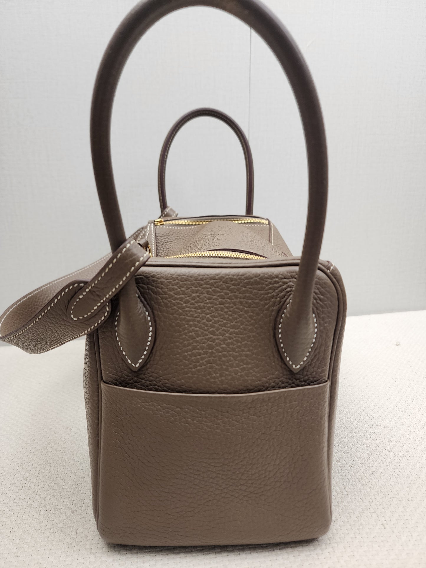 Hermes Etoupe Lindy 26 (GHW)