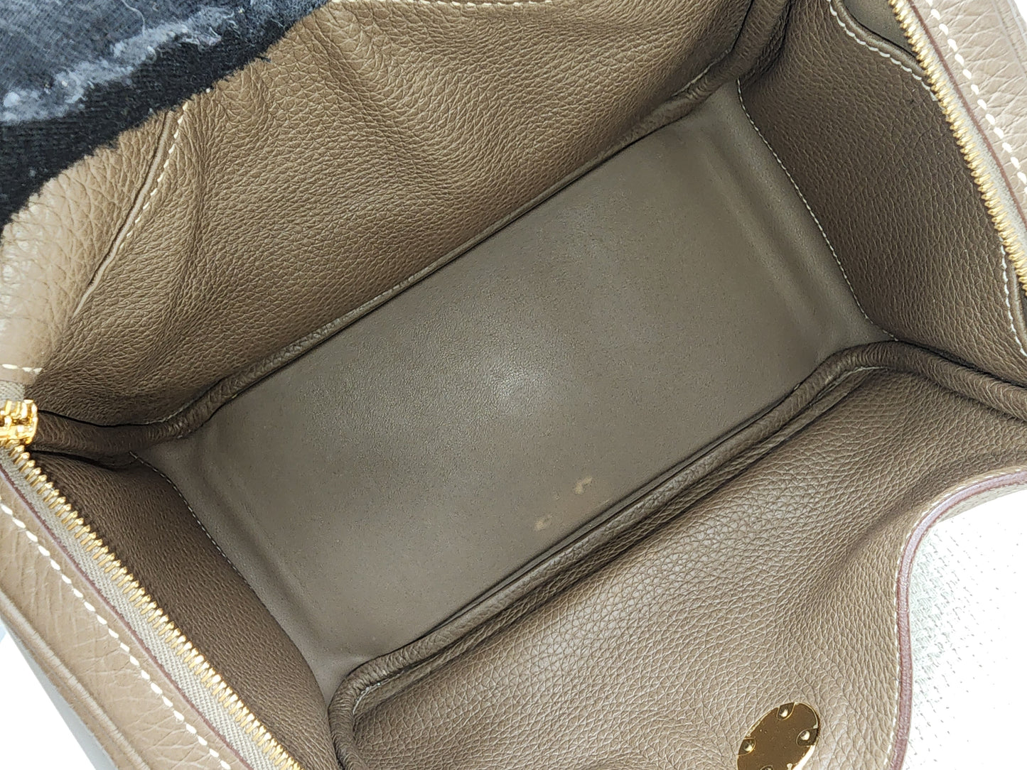 Hermes Etoupe Lindy 26 (GHW)