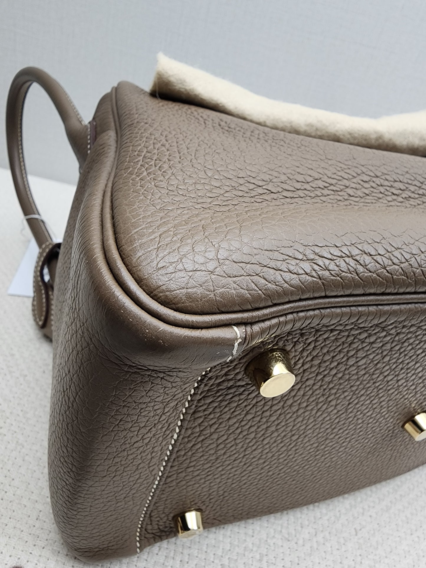 Hermes Etoupe Lindy 26 (GHW)