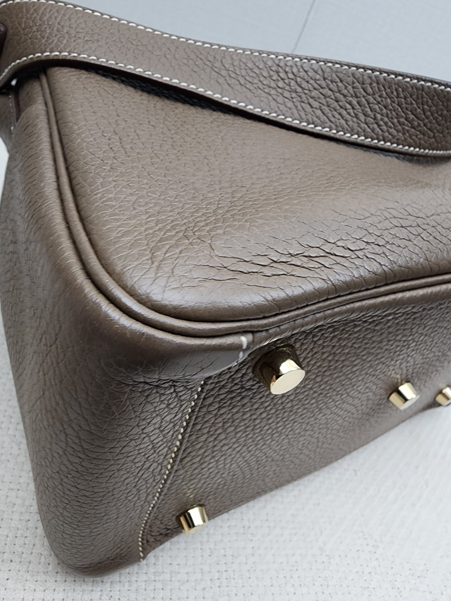 Hermes Etoupe Lindy 26 (GHW)