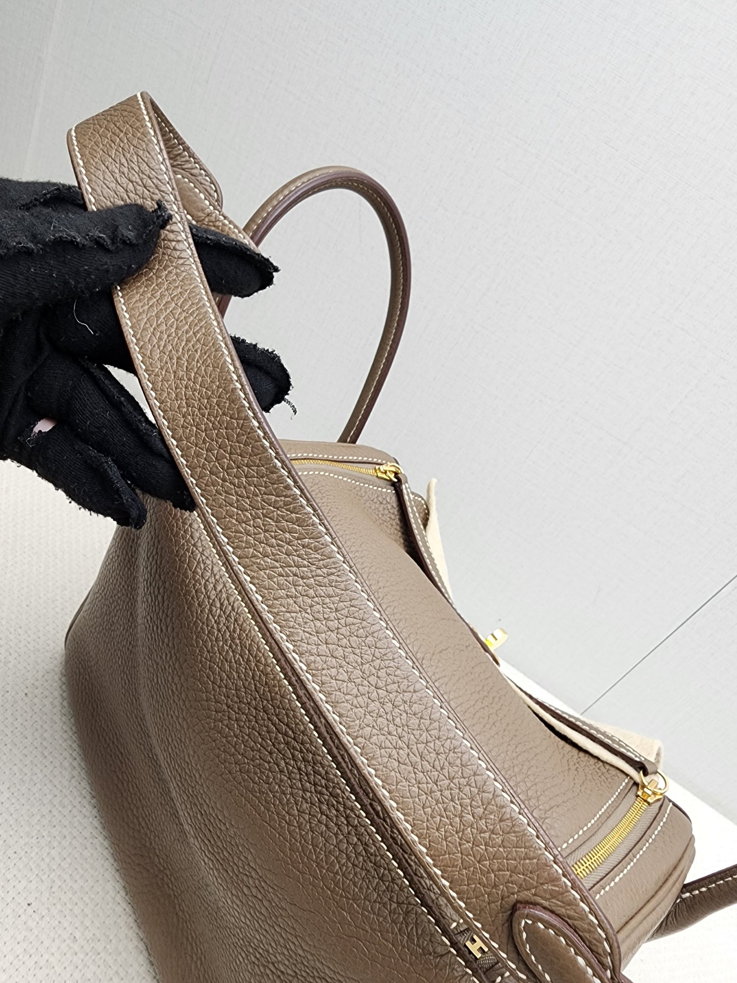 Hermes Etoupe Lindy 26 (GHW)