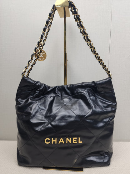 Chanel Black Calfskin Small 22 (GHW)
