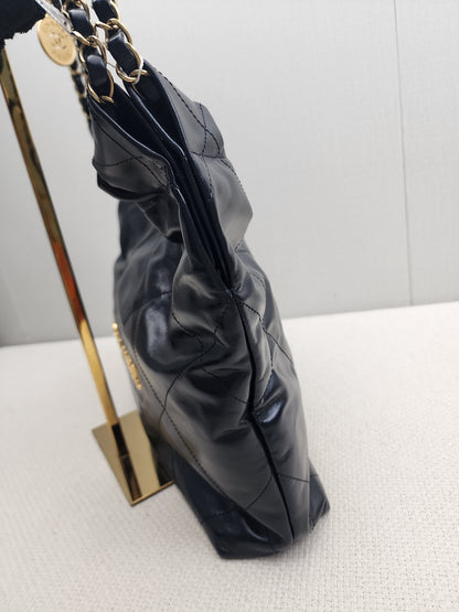 Chanel Black Calfskin Small 22 (GHW)