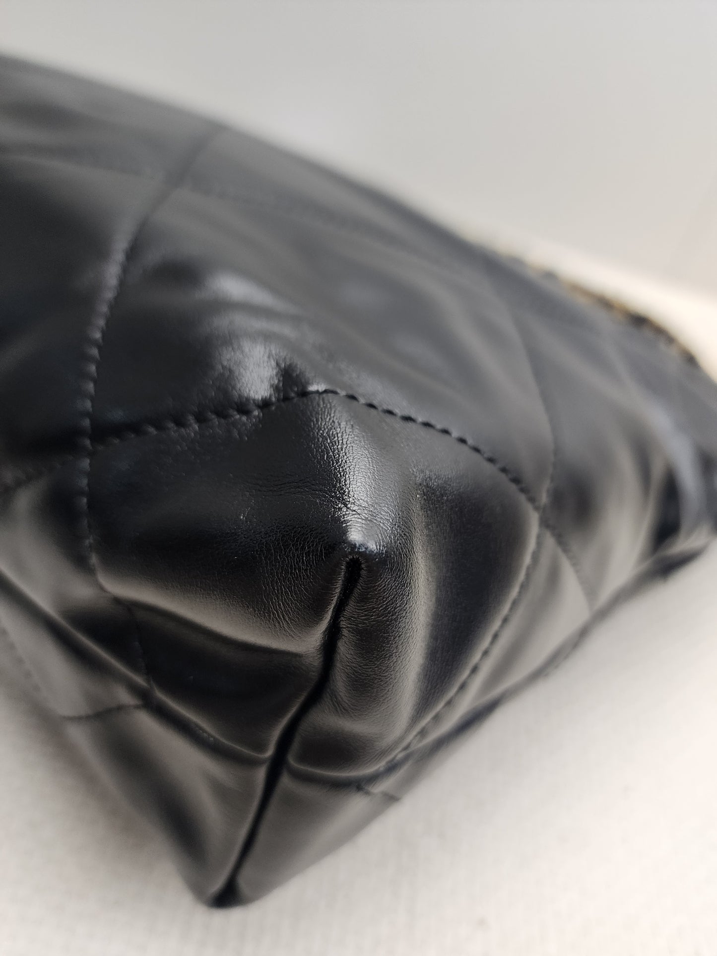 Chanel Black Calfskin Small 22 (GHW)