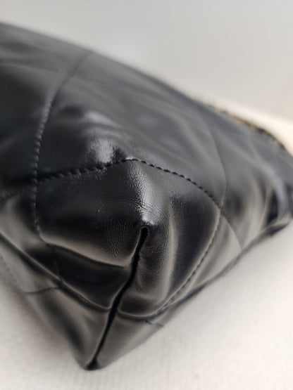 Chanel Black Calfskin Small 22 (GHW)