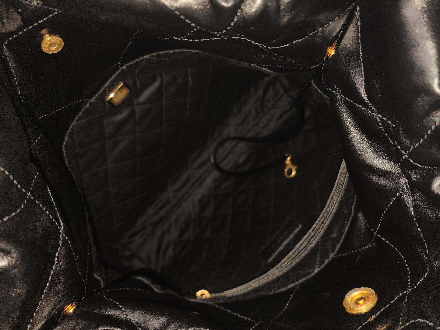 Chanel Black Calfskin Small 22 (GHW)