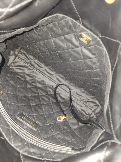 Chanel Black Calfskin Small 22 (GHW)