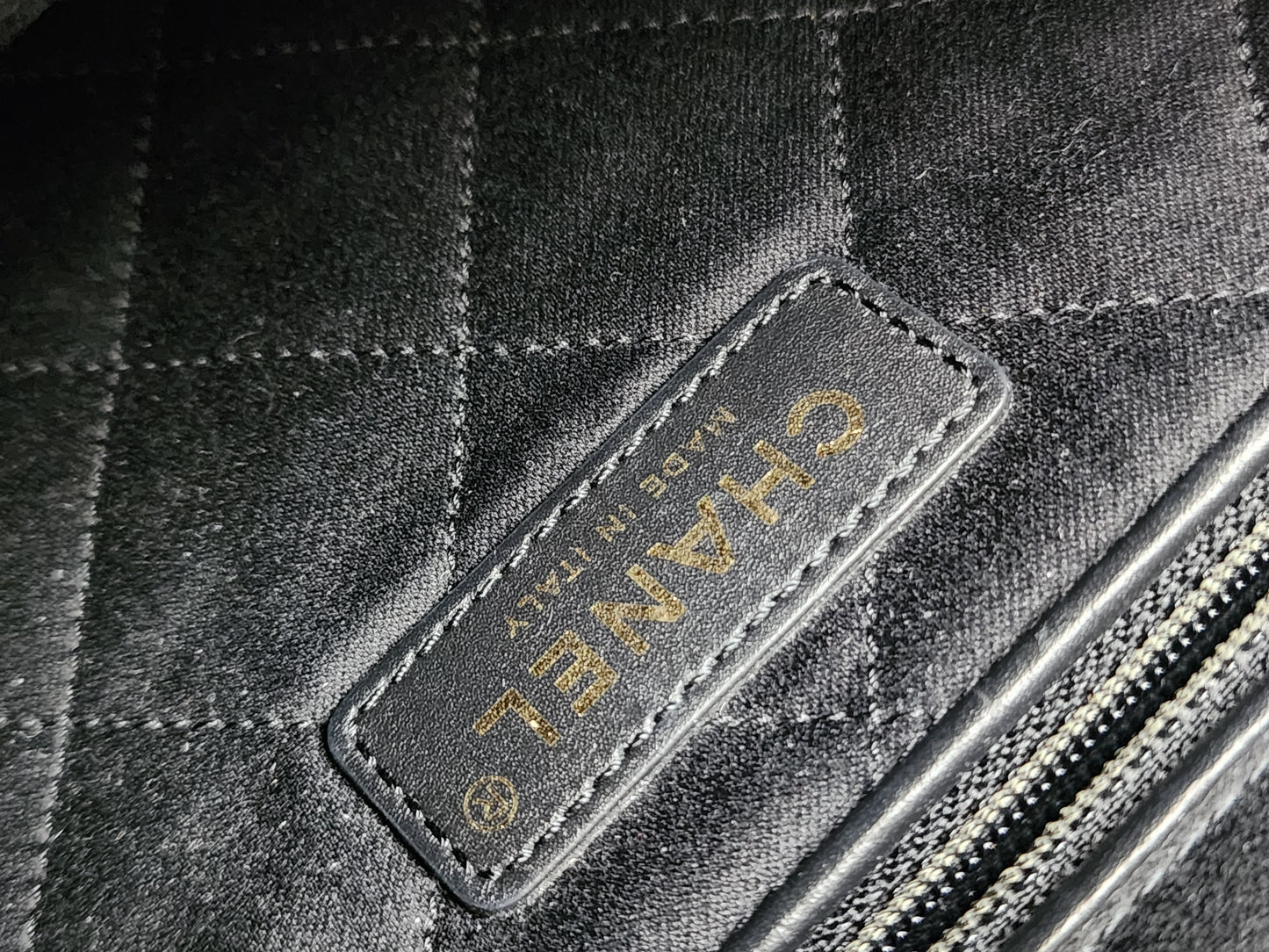 Chanel Black Calfskin Small 22 (GHW)