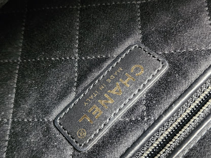 Chanel Black Calfskin Small 22 (GHW)