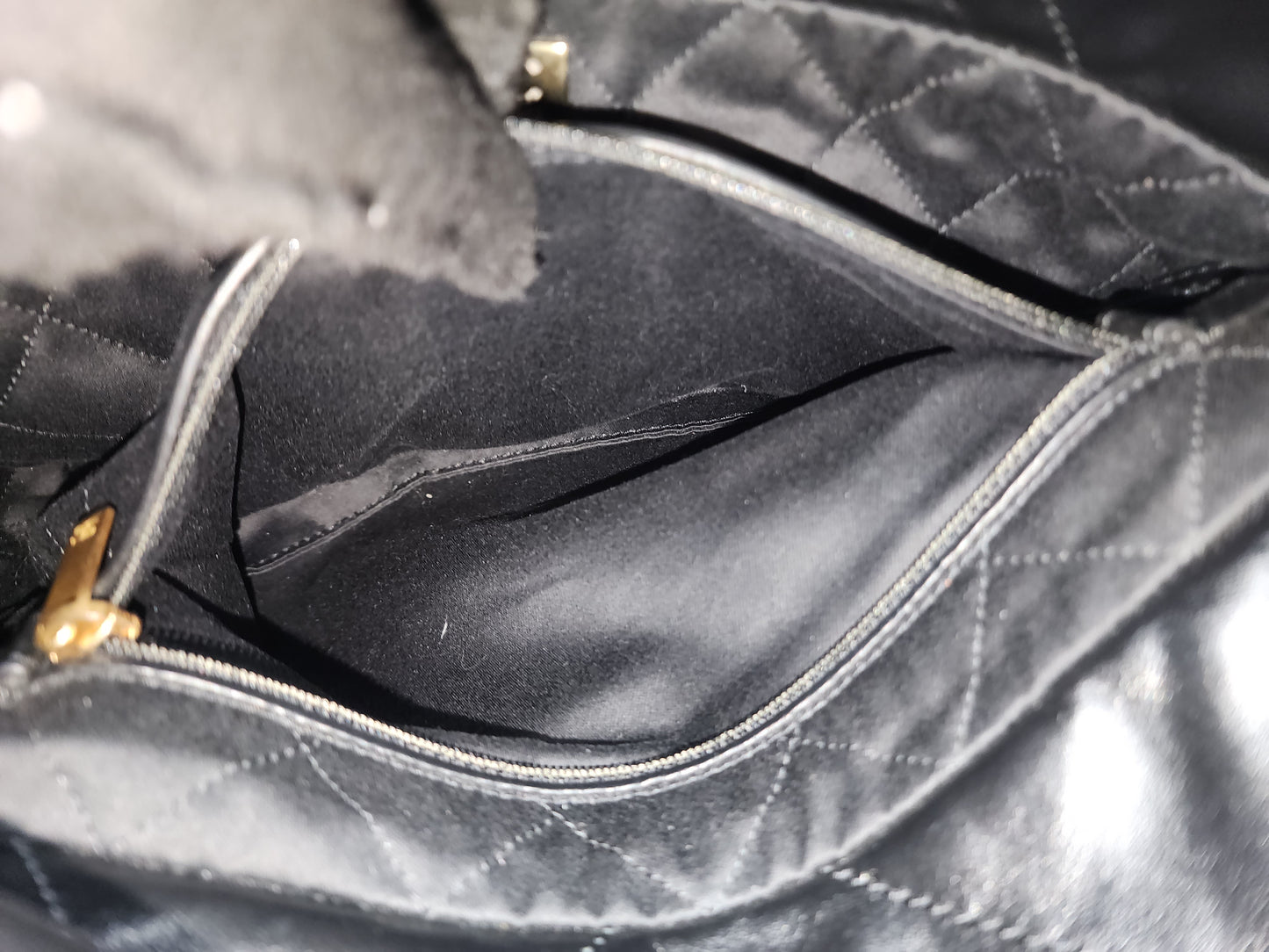 Chanel Black Calfskin Small 22 (GHW)