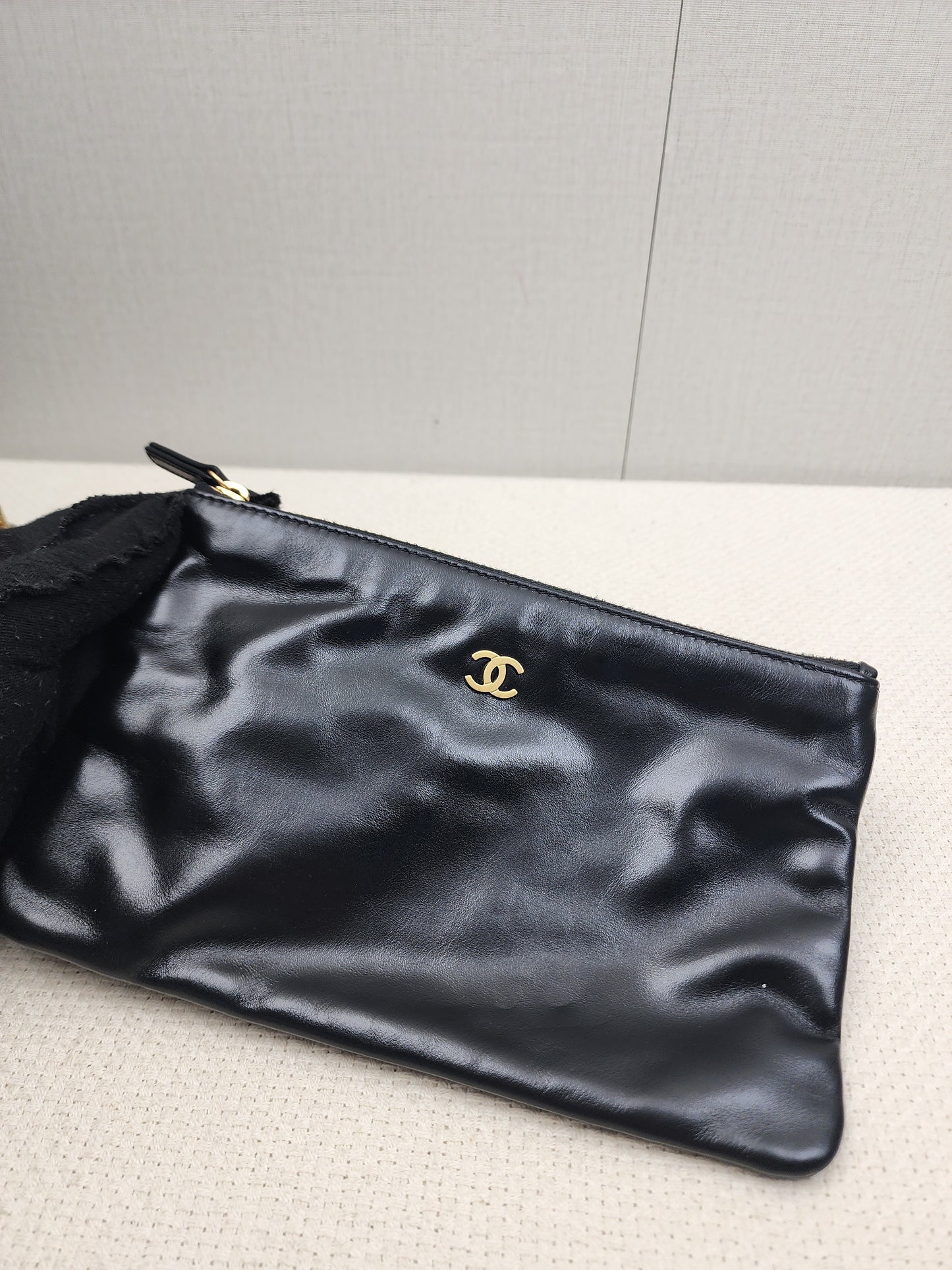 Chanel Black Calfskin Small 22 (GHW)