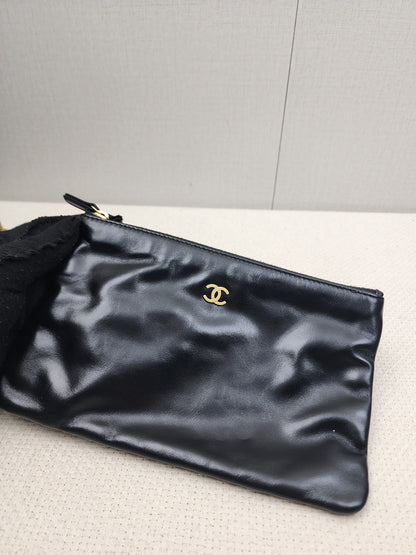 Chanel Black Calfskin Small 22 (GHW)