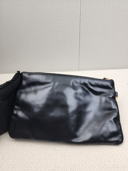 Chanel Black Calfskin Small 22 (GHW)